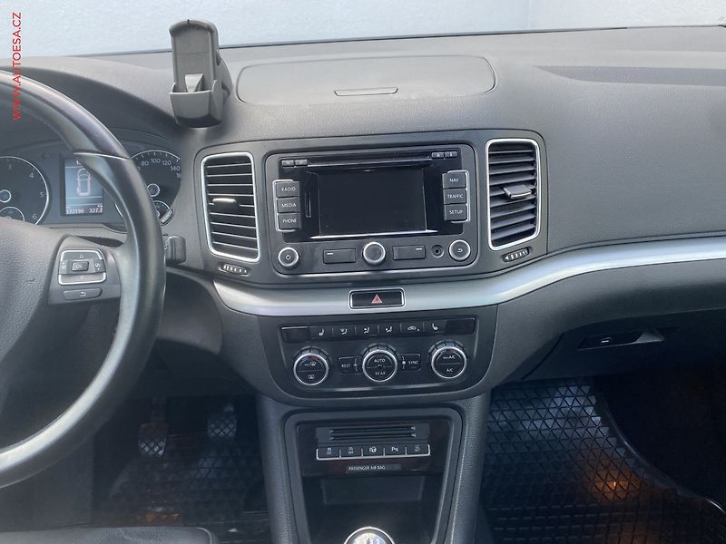 Volkswagen Sharan (2013) 2.0 TDi 7míst, Highline - fotka 12 z 19