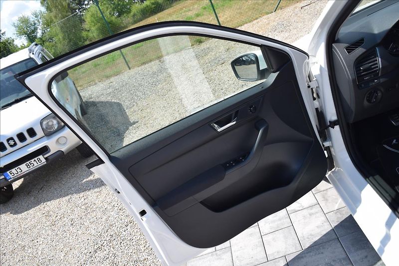 Škoda Fabia 1,2 TSI 66KW TOP VÝBAVA ALU - fotka 28 z 50