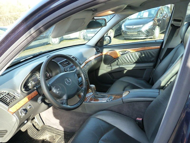 Mercedes-Benz 211 E320 3.2 I - fotka 9 z 23