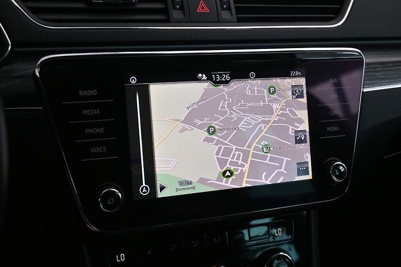 Škoda Superb (2022) 2.0 STYLE LED MATRIX DSG ACC T - fotka 17 z 39