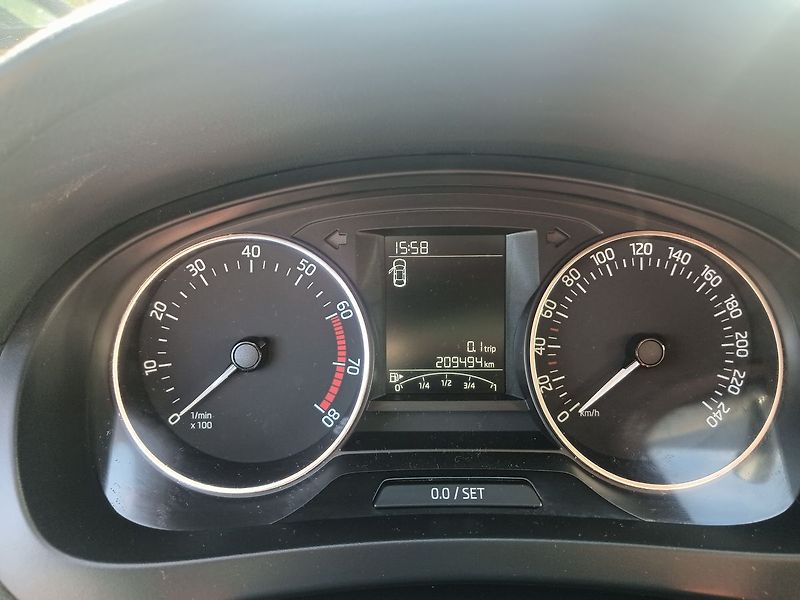 Škoda Rapid 1.2 TSI Spaceback Active 66kw - fotka 12 z 19