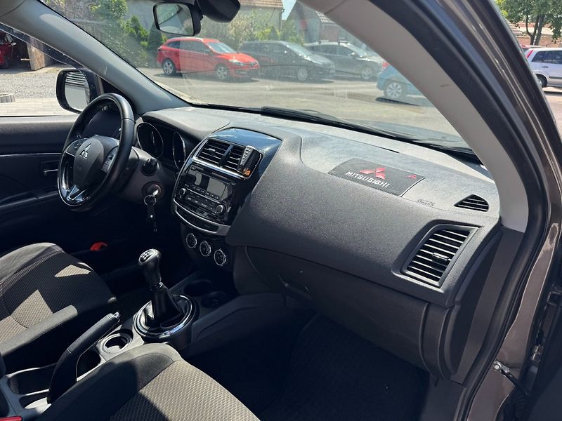 Mitsubishi ASX (2015) 1,6 MIVEC 86 KW - fotka 26 z 31