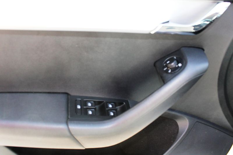 Škoda Octavia (2015) 1,6TDI XENONY TEMPOMAT ALU DSG - fotka 19 z 21