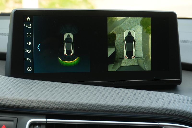 BMW i8 Coupe, Facelift, Lasery - fotka 14 z 28