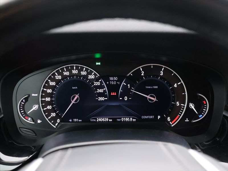 BMW Řada 5 2,0 520d Aut 140kW Luxury Line - fotka 16 z 32
