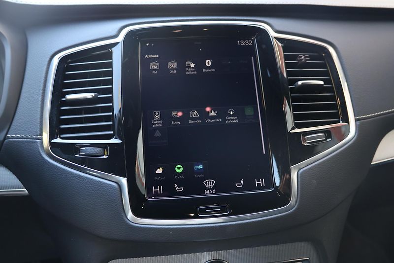 Volvo XC90 (2021) R-Design, B5 AWD mild hybrid - fotka 14 z 24