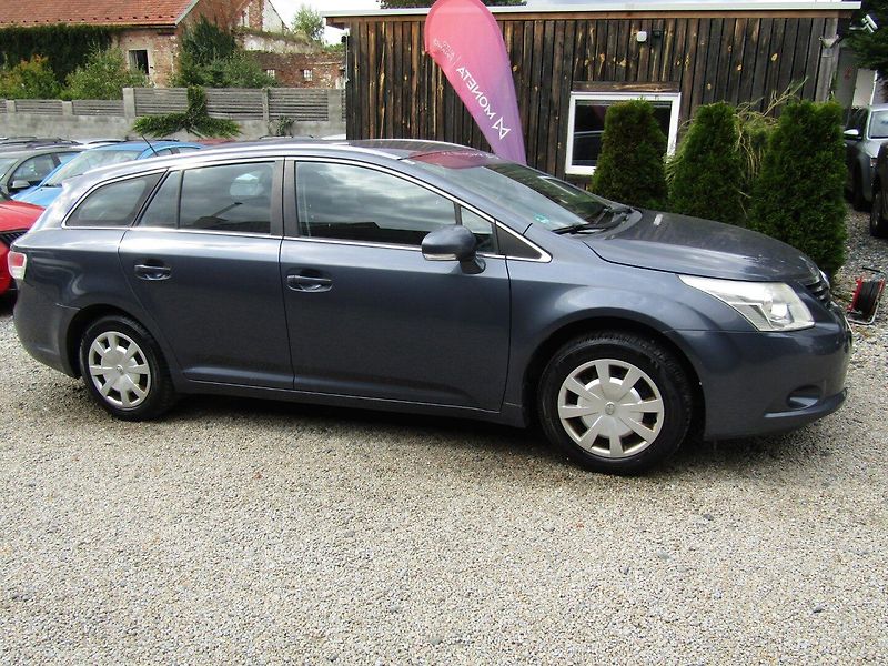 Toyota Avensis (2010) 1.6 16V  97kW  ZIMNÍ PNEU - fotka 8 z 37