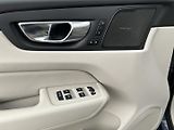 Volvo XC60 2.0 B4 4x4 PLUS  Black - náhled 23