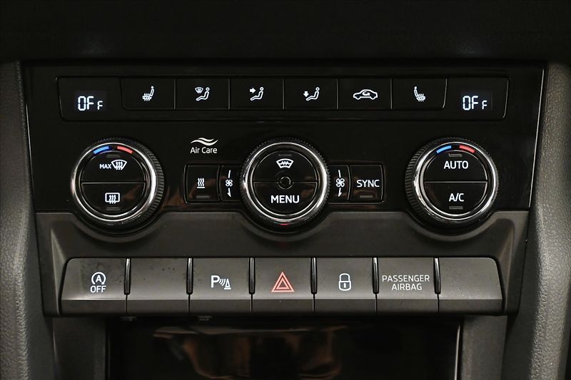 Škoda Karoq 2,0 TDI 110kW DSG Ambition Zár - fotka 21 z 33