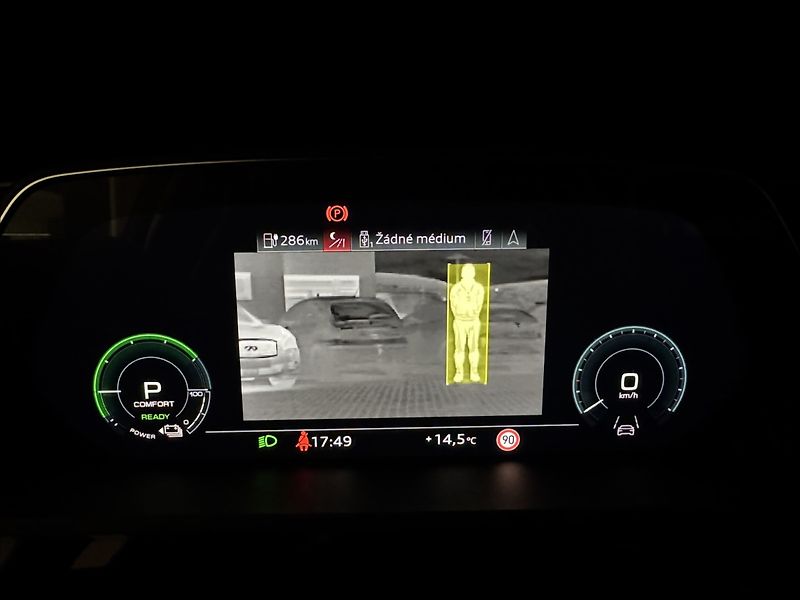 Audi e-tron 300kW S-Line Night Vision - fotka 46 z 48