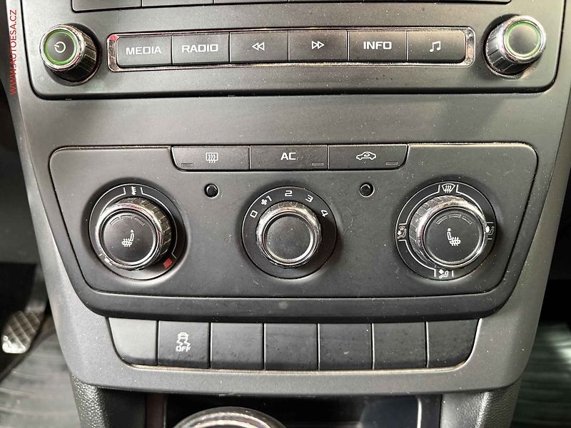 Škoda Yeti (2010) 2.0 4x4, AC, výhřev sed - fotka 14 z 14