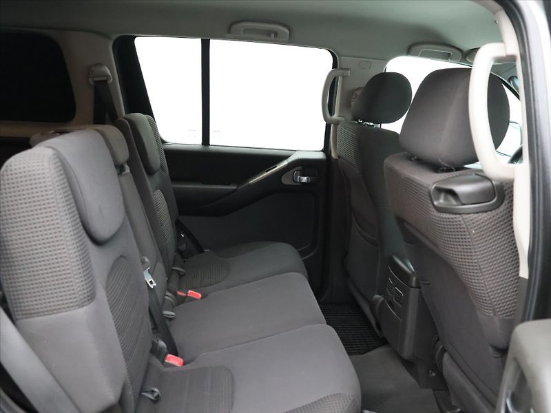 Nissan Pathfinder 2,5 dCi 126kW Automat 4WD CZ - fotka 13 z 31