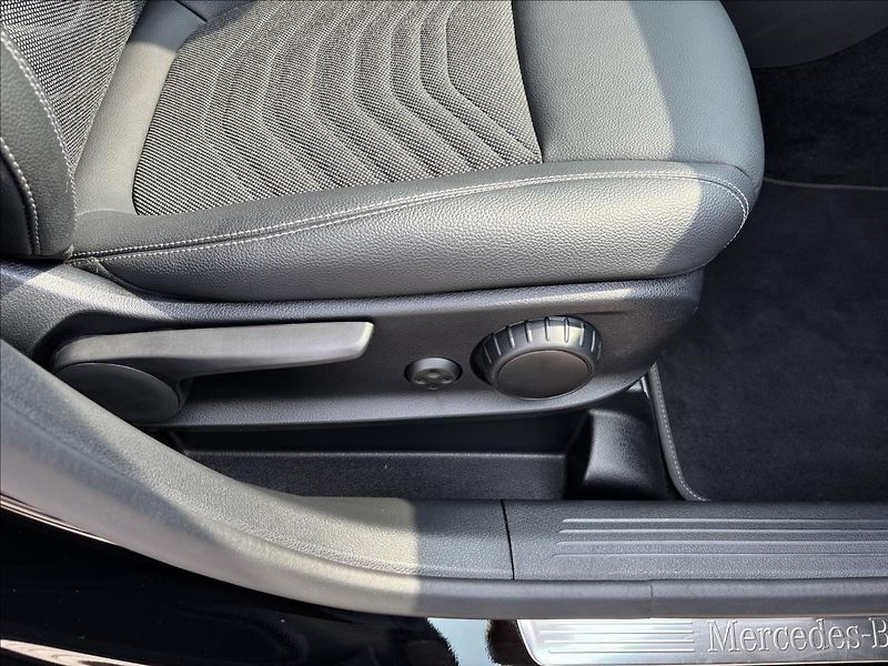 Mercedes-Benz GLB 2,0 200d 110kW 4Matic DCT - fotka 21 z 52