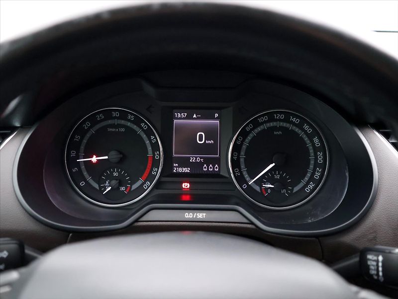 Škoda Octavia 2.0 TDI 135kW DSG Scout Xenon - fotka 16 z 28