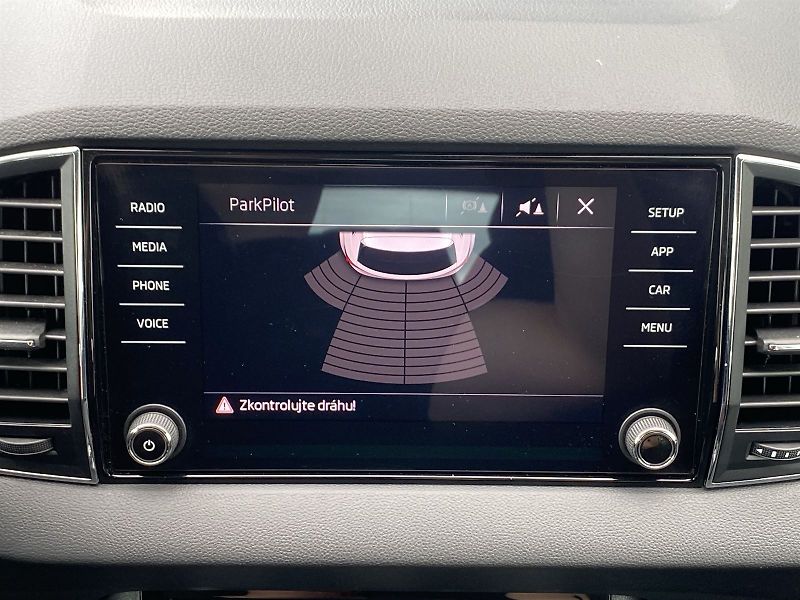 Škoda Karoq (2019) 2.0 TDI 4x4 Ambition Plus - fotka 12 z 31