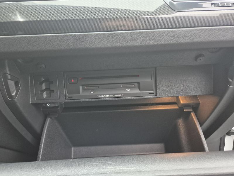 Volkswagen Tiguan 2,0TDi 140kw DSG 4x4 18ALU TZ - fotka 47 z 50