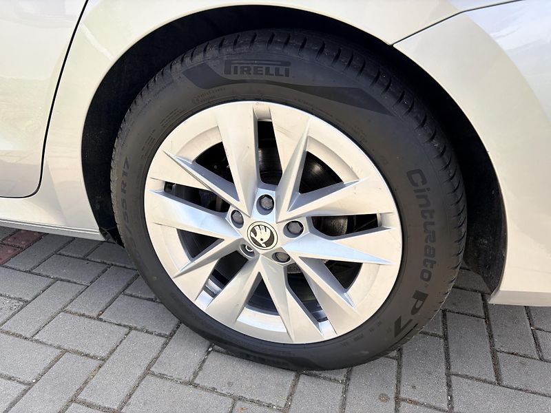 Škoda Octavia 2.0TDI DSG 4x4 STYLE - fotka 8 z 44