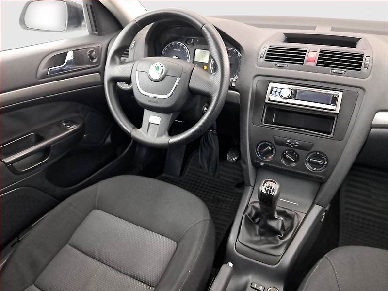 Škoda Octavia (2008) 1.8 TSI, po STK, rezervace - fotka 7 z 13