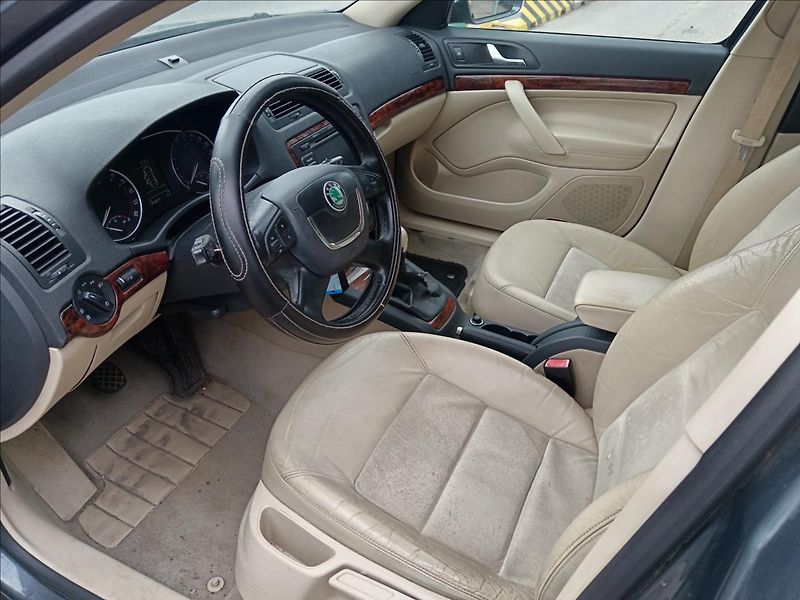 Škoda Octavia 2,0 TDi CR  Elegance - fotka 17 z 22