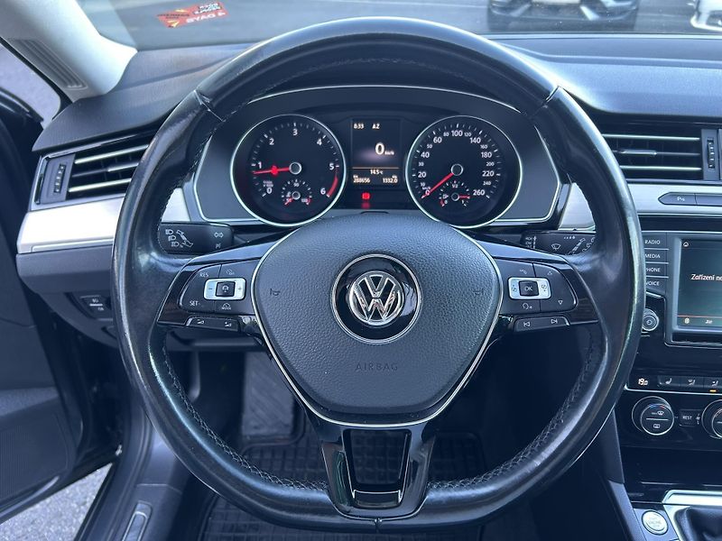 Volkswagen Passat 2.0TDI 110kW HIGHLINE - fotka 15 z 27