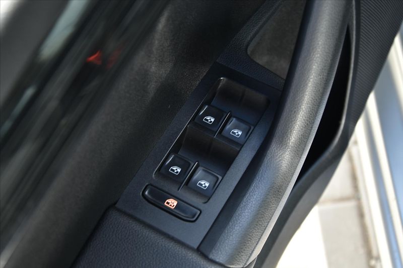 Škoda Octavia 1.6 TDI 85kW DSG LED NAVI ČR - fotka 24 z 24