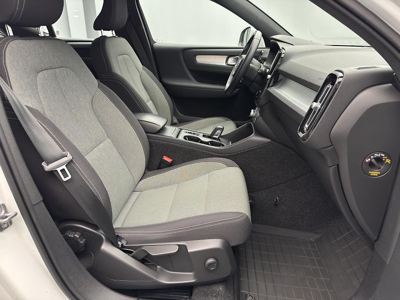 Volvo XC40 D3 MOMENTUM AUT  - fotka 24 z 46