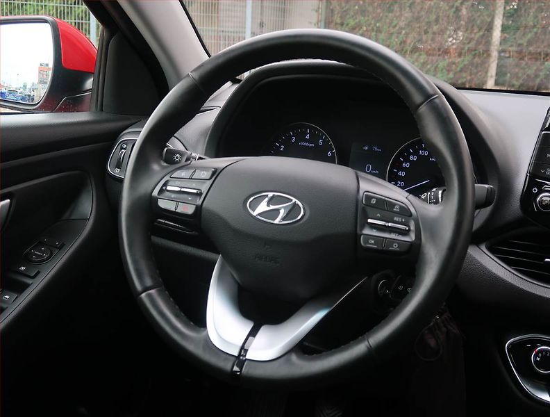 Hyundai i30 (2019) 1.4 CVVT, Serv.kniha, Tempomat - fotka 16 z 17