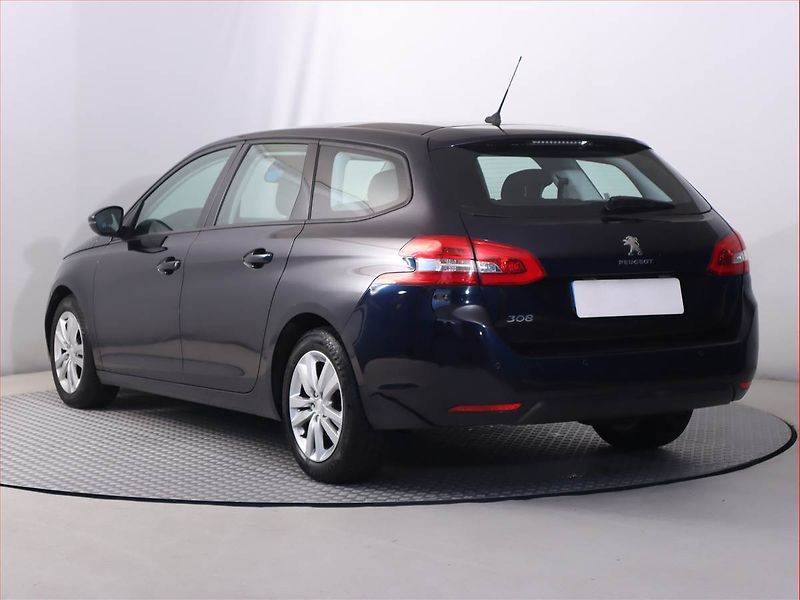 Peugeot 308 (2017) Style 1.6 BlueHDi, Serv.kniha - fotka 4 z 20