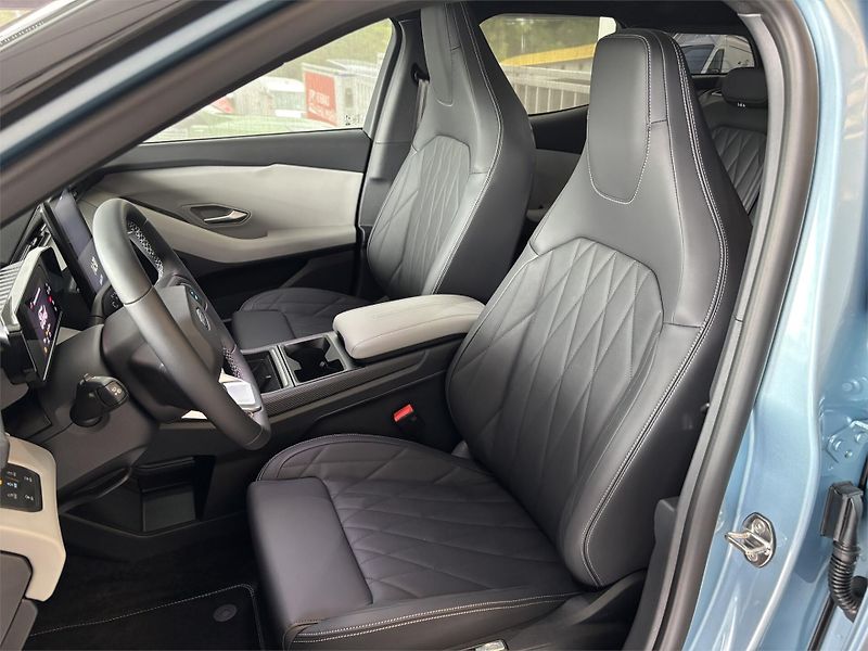Ford Explorer (2025) Premium, SUV, 77 kWh prodlouže - fotka 7 z 9