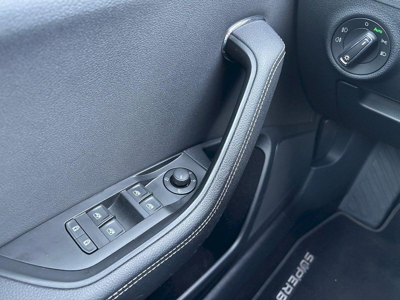 Škoda Superb (2023) 2.0 TDI 110kW DSG Style Busine - fotka 11 z 35