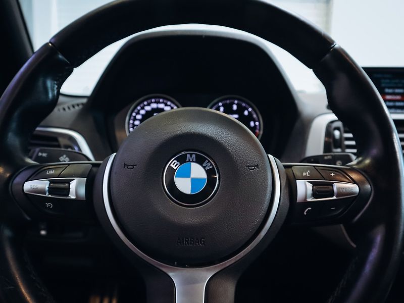 BMW Řada 1 118d M-paket 110 kW - fotka 12 z 23