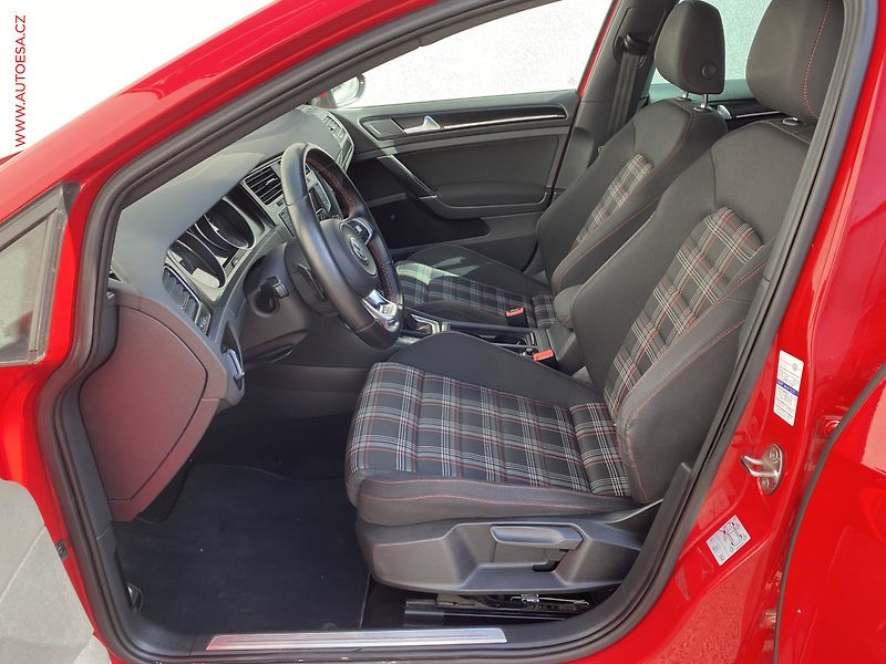 Volkswagen Golf (2014) 2.0 TSi, GTi, DSG, bixen - fotka 9 z 17