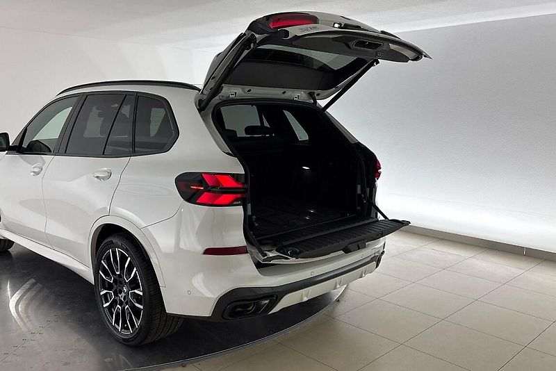 BMW X5 xDrive40i - fotka 10 z 29