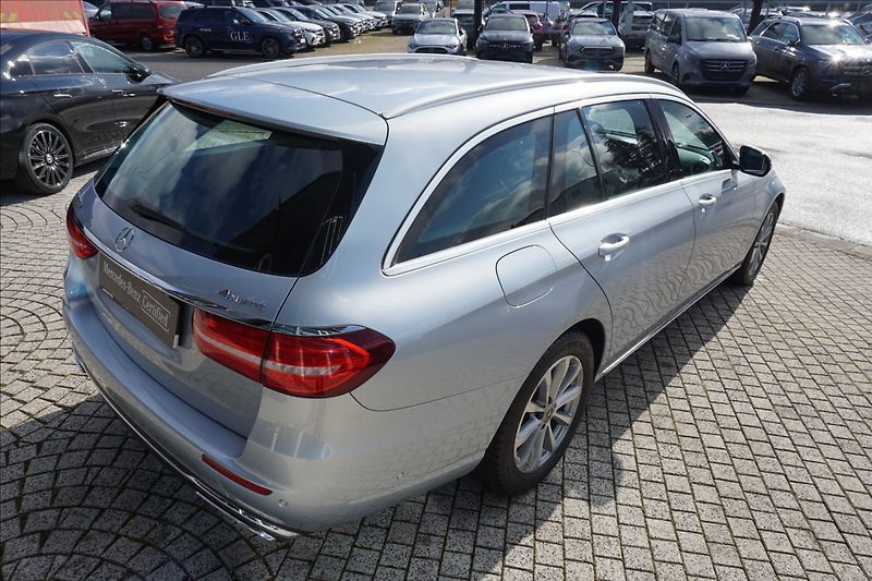 Mercedes-Benz Třídy E 2,0 E 220d 4M kombi - fotka 5 z 16