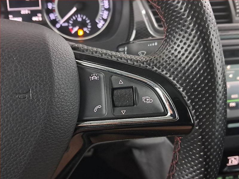 Škoda Rapid (2015) Spaceback 1.2 TSI, Xenony - fotka 15 z 15