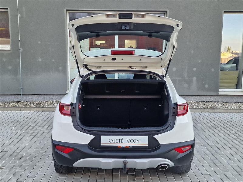 Kia Stonic 1.2 DPI 62kW Comfort,ČR,1.Maj - fotka 37 z 47