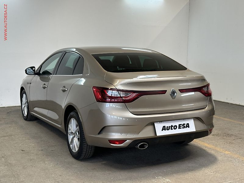 Renault Mégane (2018) 1.6 i, ČR, AC, tempo, park - fotka 4 z 22