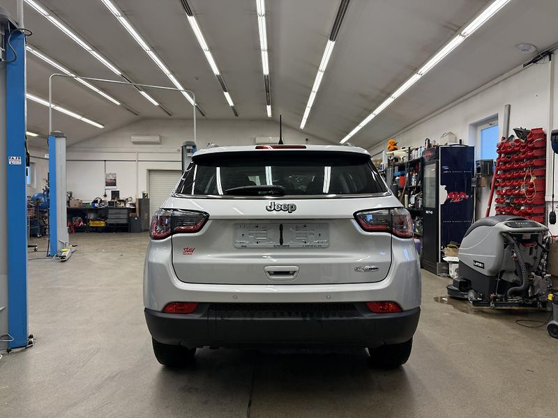Jeep Compass 1.6 Multijet 88 kW - fotka 5 z 18