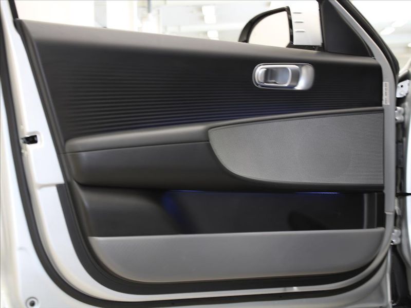 Hyundai Ioniq 6 0,0 ECO 53kWh 111kW 29tkm! - fotka 17 z 27