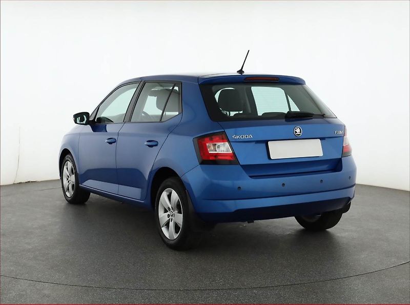 Škoda Fabia (2017) 1.2 TSI, Park. senzory - fotka 4 z 16