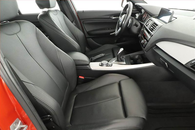 BMW Řada 1 (2016) M140i xDrive - fotka 7 z 20