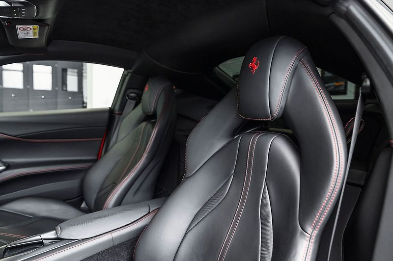 Ferrari 812 Superfast - fotka 7 z 22