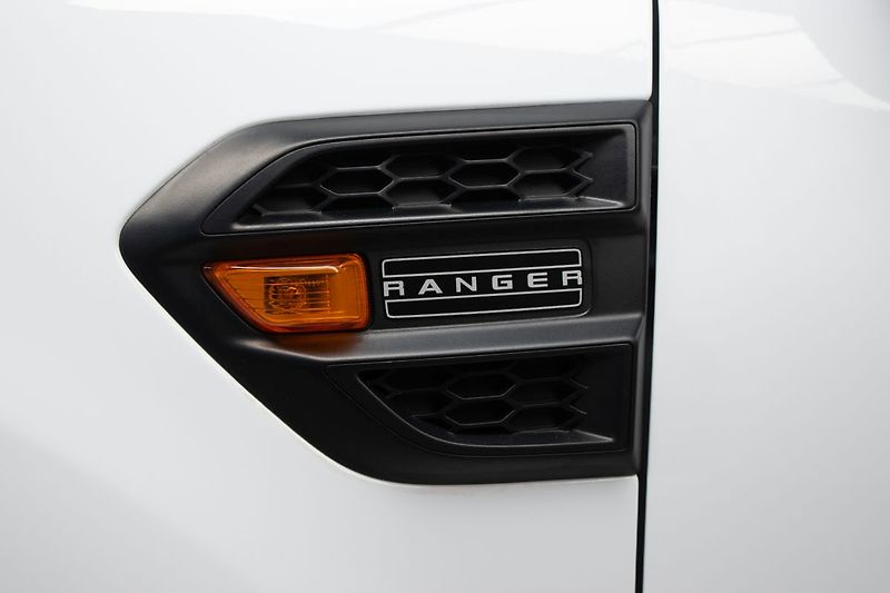 Ford Ranger 2.0 XLT*Naviják*4x4*TAŽNÉ*ČR 1 - fotka 36 z 40