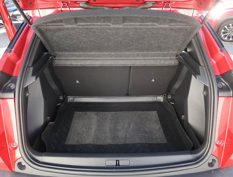 Peugeot 2008 (2020) 1.2 PureTech, ČR,1.maj - fotka 12 z 18