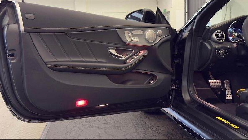 Mercedes-Benz Třídy C 63S AMG V8 Cab Final Edition - fotka 11 z 34