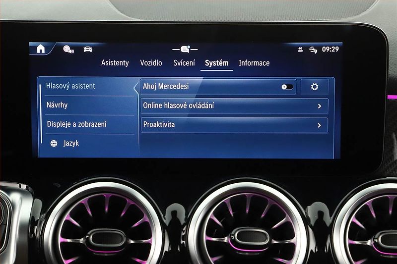 Mercedes-Benz GLB (2025) 200 d 4MATIC, AMG LINE - fotka 20 z 30