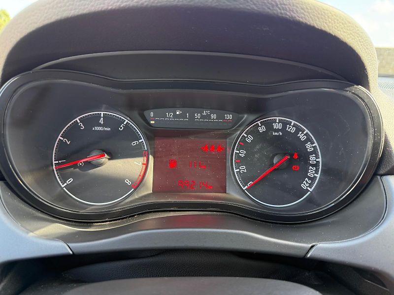 Opel Corsa 1,2 DRIVE - fotka 10 z 16