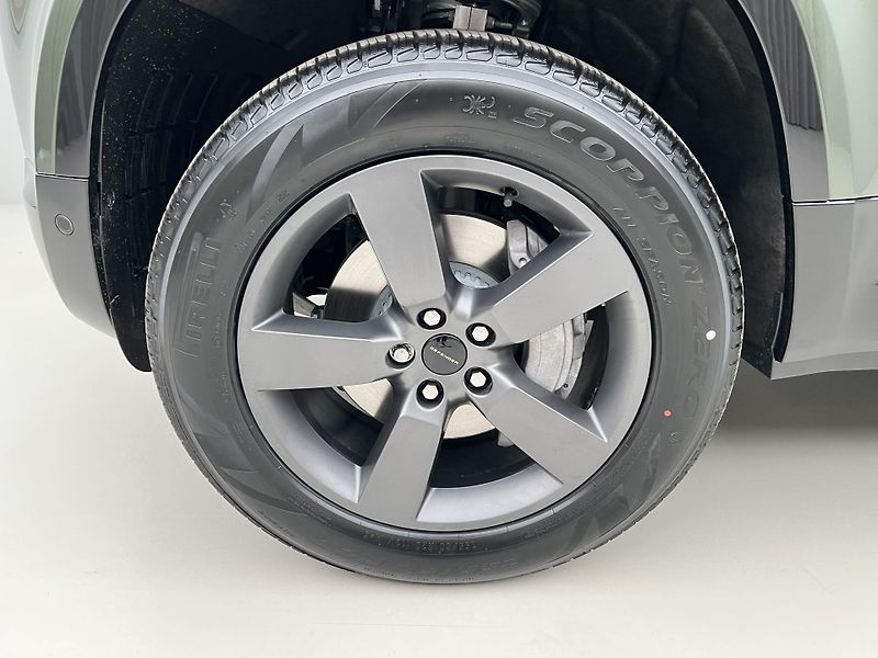 Land Rover Defender 110 D350 X-DYNAMIC REZERVACE - fotka 8 z 51
