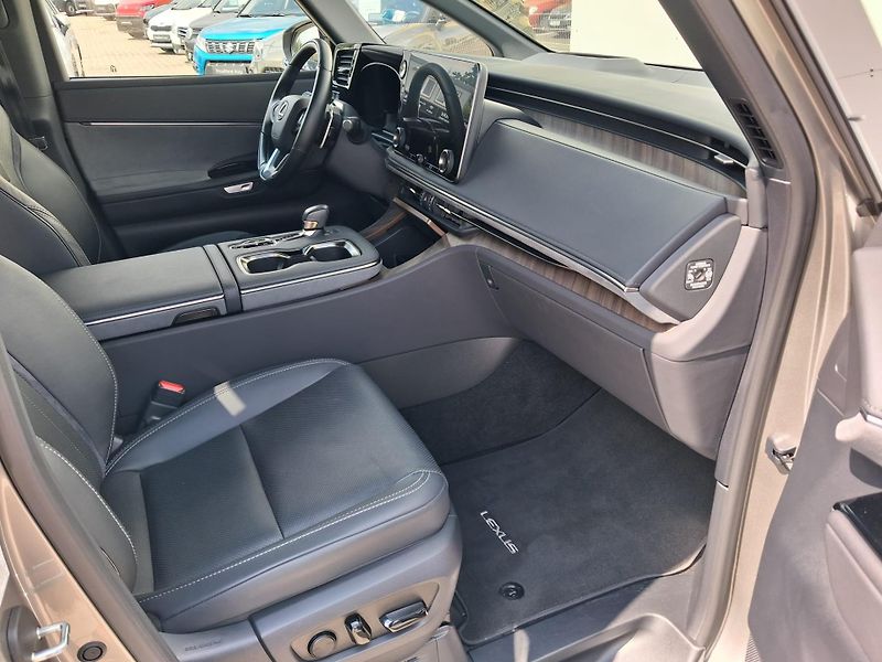 Lexus LM 350h  2.5 HSD e-CVT AWD Luxury - fotka 23 z 30