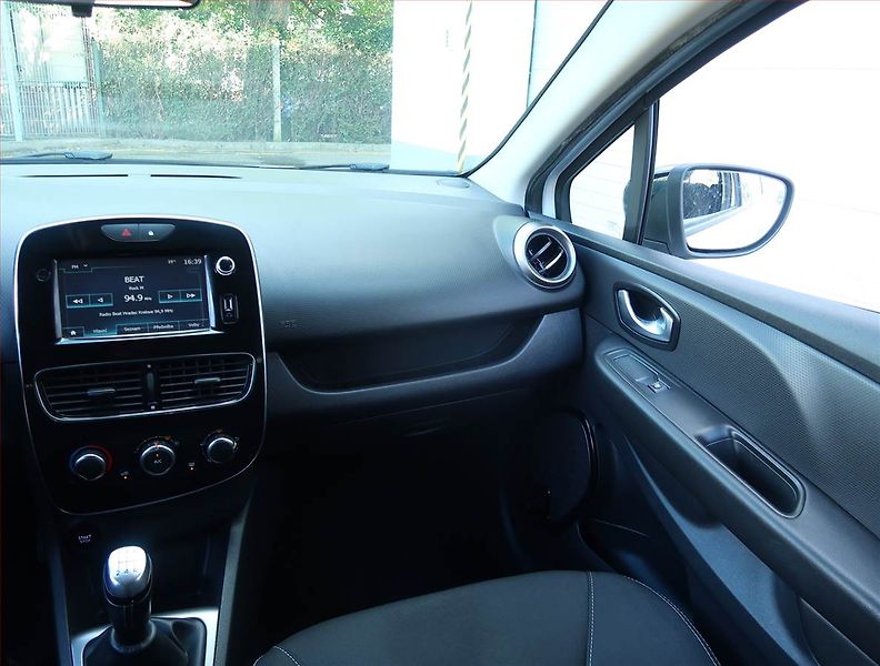 Renault Clio (2016) Limited 1.2 16V, Serv.kniha - fotka 8 z 18